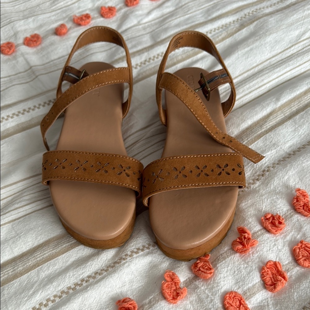 Brown Flat Sandals with Open Toe Design and Adjustable Ankle Strap